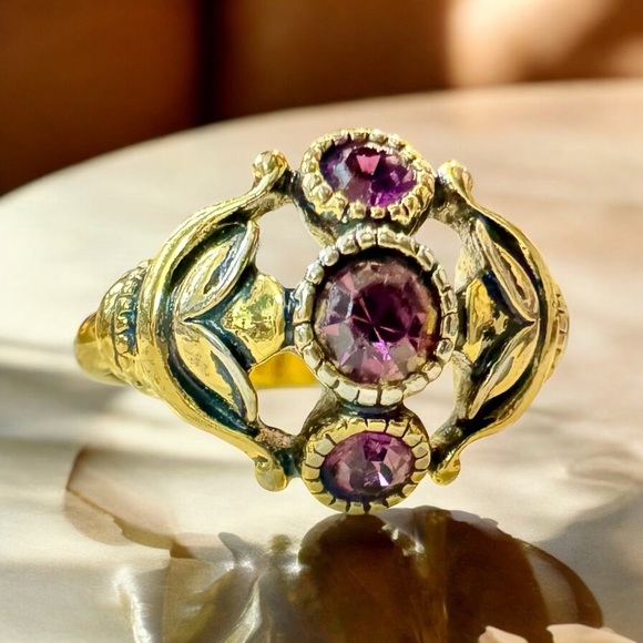 Avon | Romantic Heirloom Rhinestone Ring (9) - Picture 2 of 5